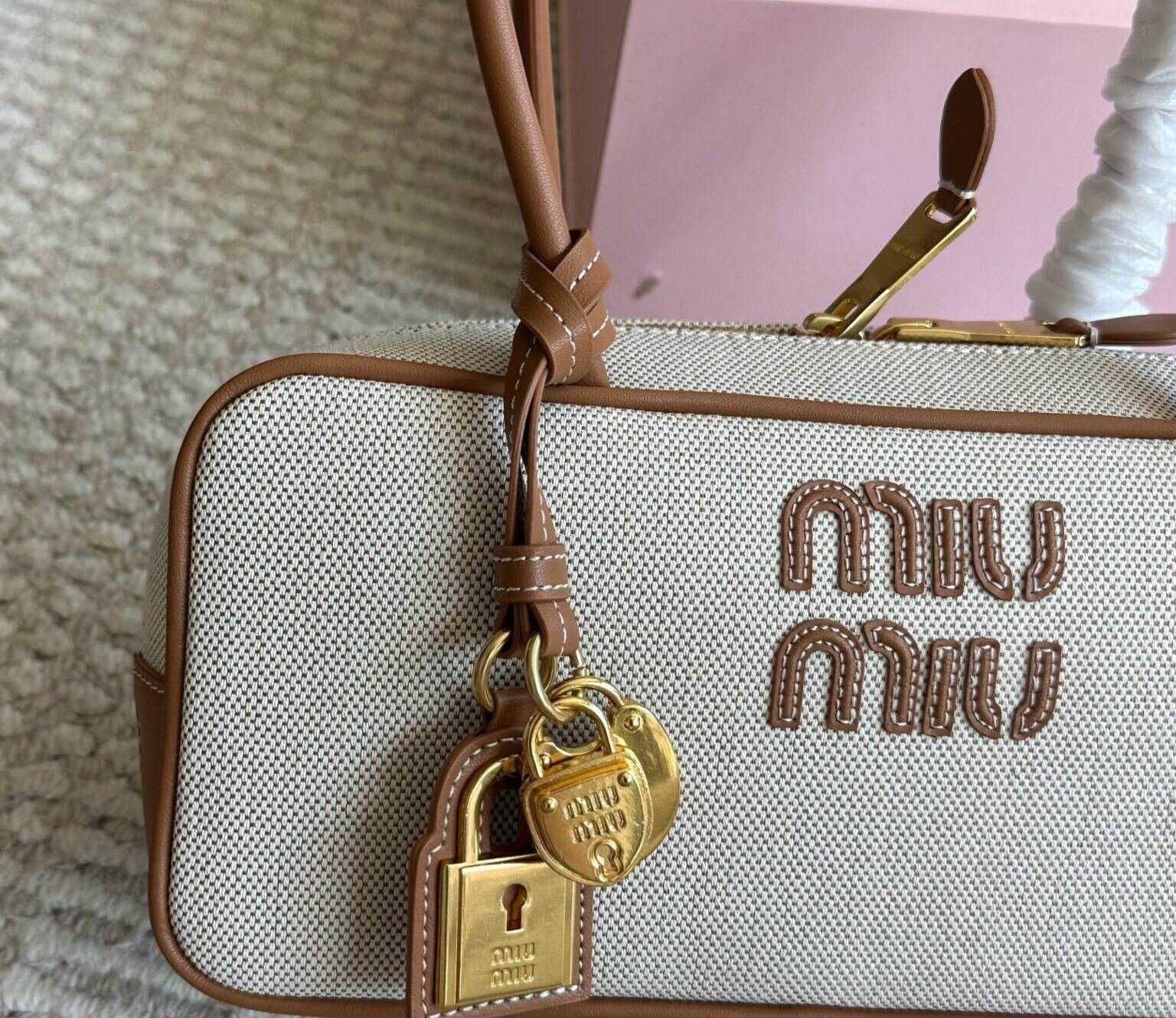 Дамска чанта Miu Miu