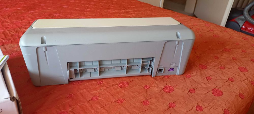 принтер HP Deskjet D2560