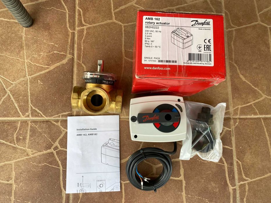 Set robinet cu 3 cai si servomotor Danfoss