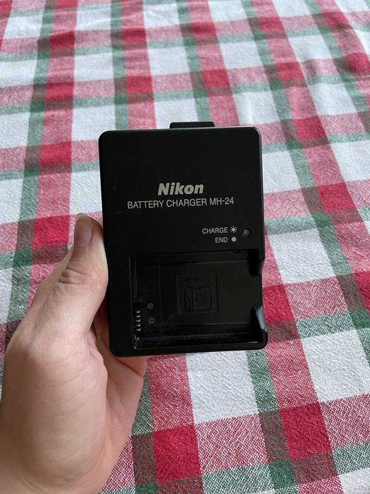 Продавам фотоапарат Nikon D3200
