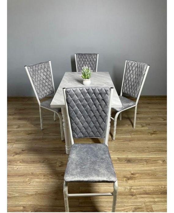 Кухнной стол и стулья  новый  в упаковке