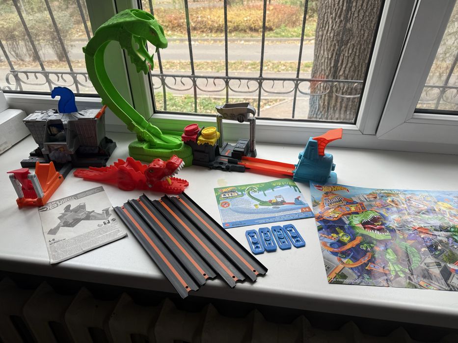 Треки hot wheels +доп детали, б/у