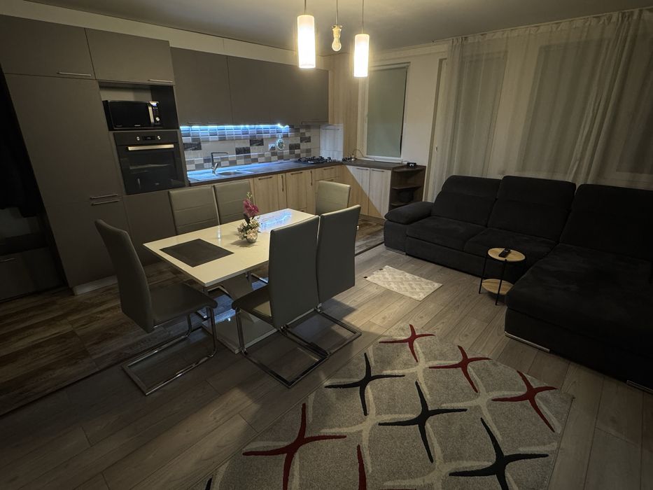 Cameră de închiriat + Parcare & Balcon