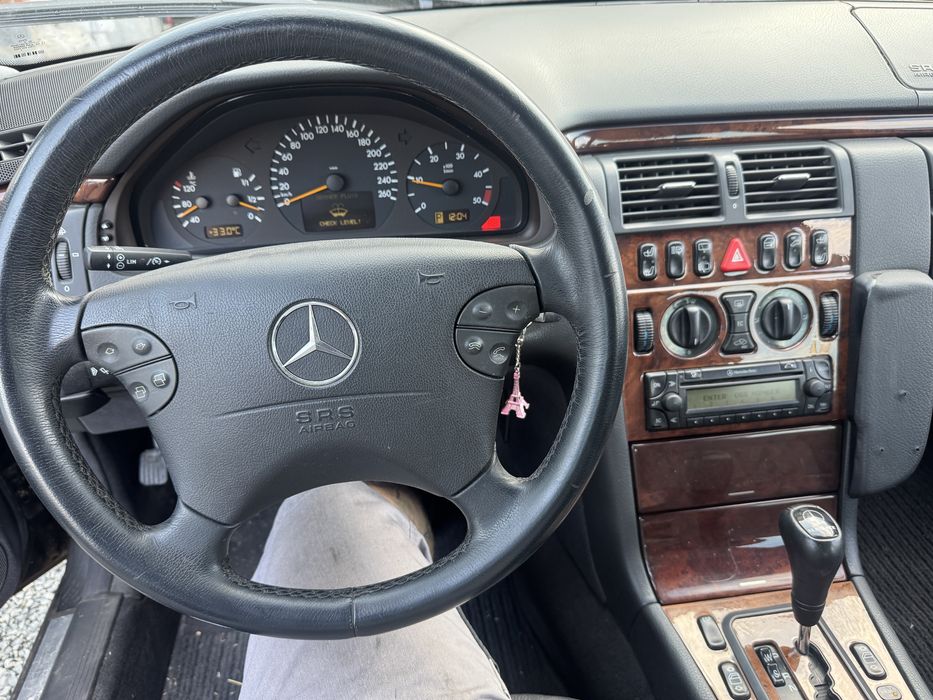 Mercedes Benz E270Cdi