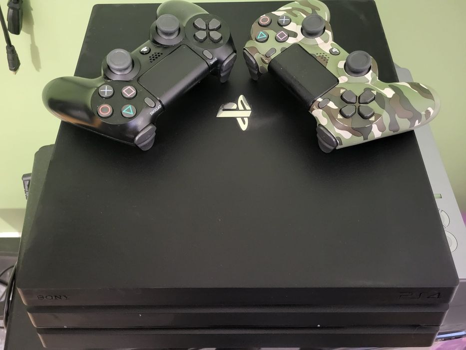 PS4, 1TB +2 controllere si jocuri