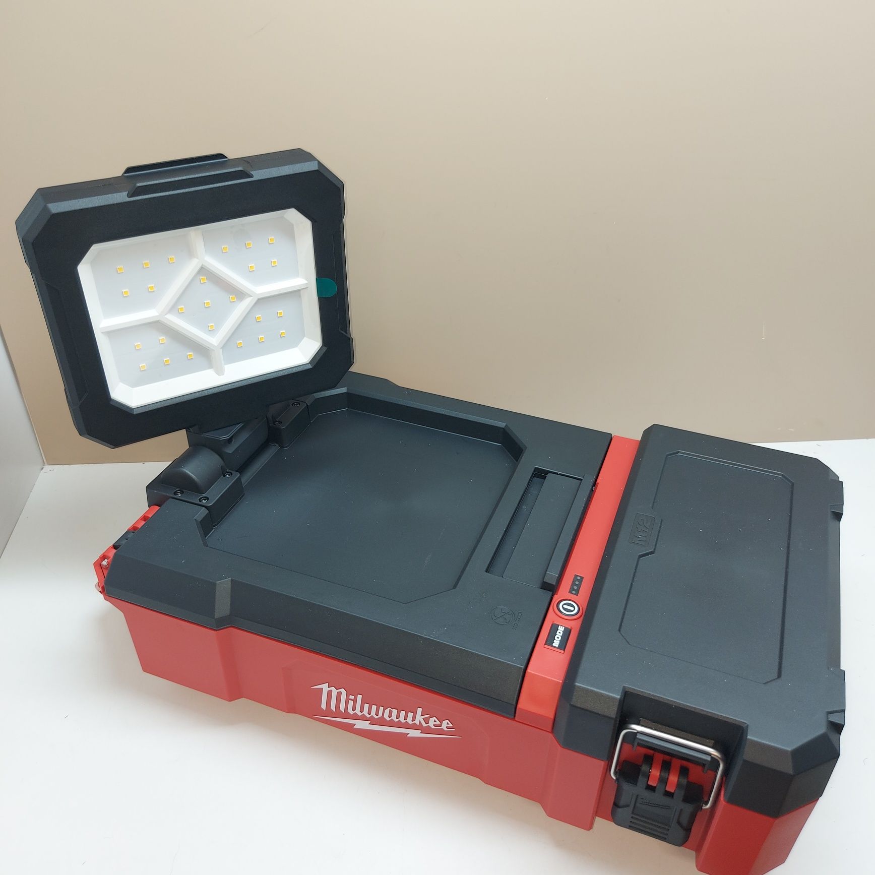 ПРОМОЦИЯ.Led работна лампа Milwaukee M12 POAL-0