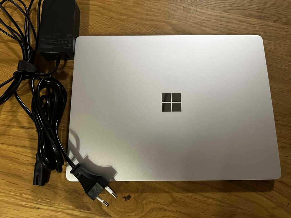 Microsoft Surface Laptop Go Touchscreen i5 10th