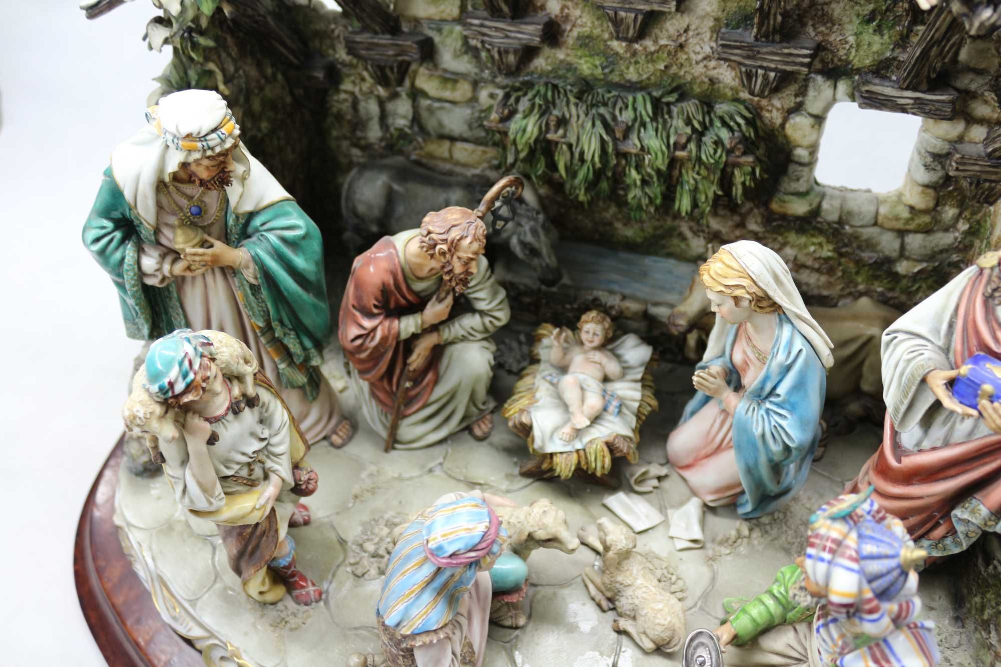 Статуэтка из фарфора Рождение Христа Capodimonte Италия