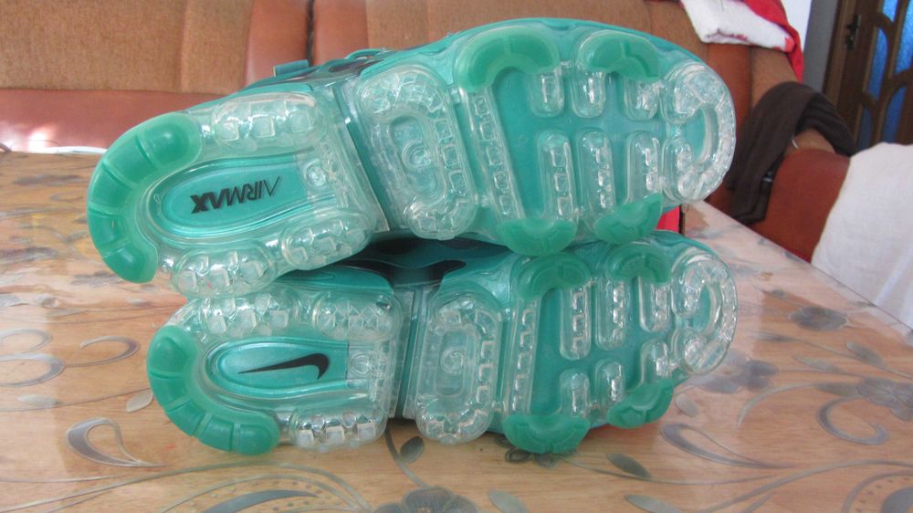 Nike Air Vapormax Plus noi in cutie marimea 42