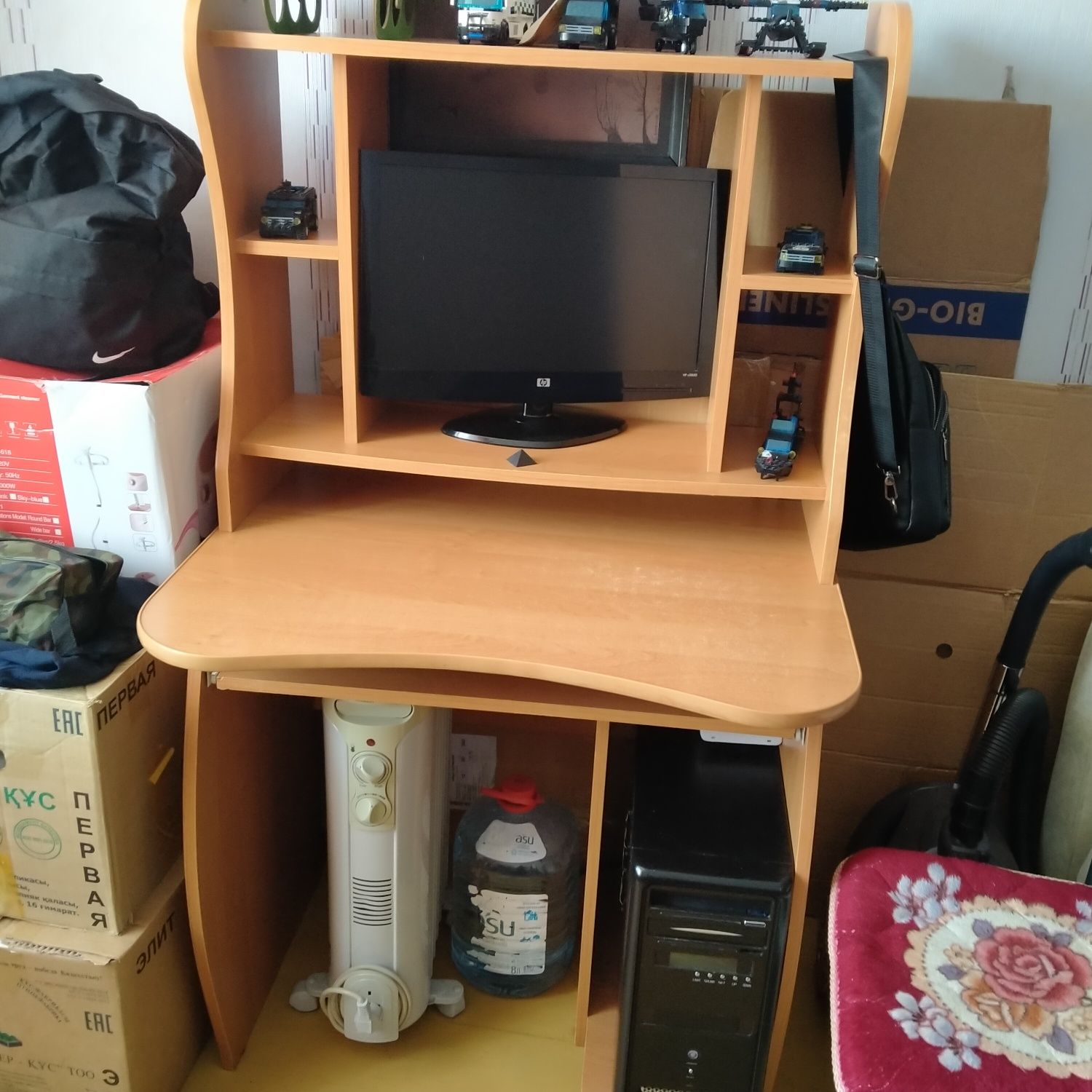 Продам стол компьютерный