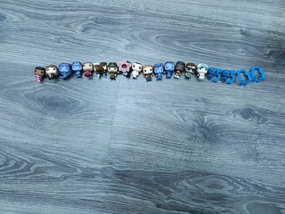 Фигурки Киндер joy The Stranger Things. Почти вся коллекция.