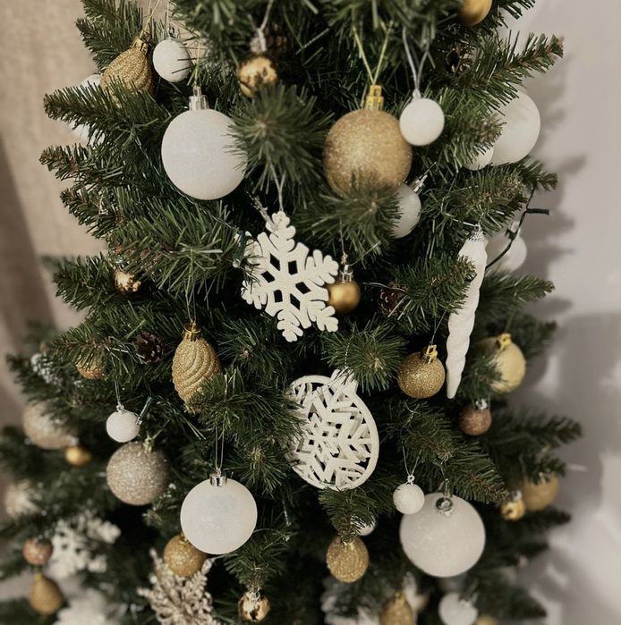 Brad artificial cu conuri