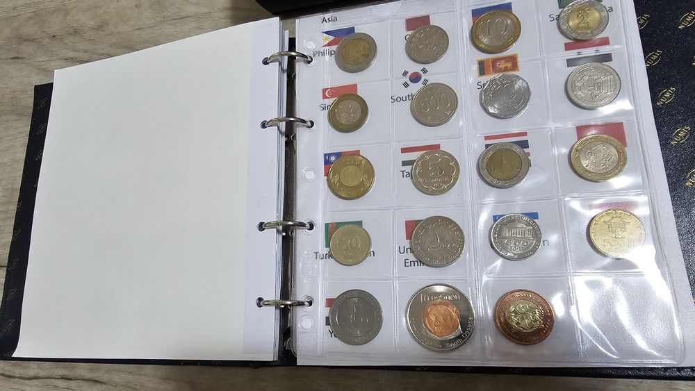 Colecție Unicat cu 232 Monede (MS, AU, XF, VF) în clasor Numis