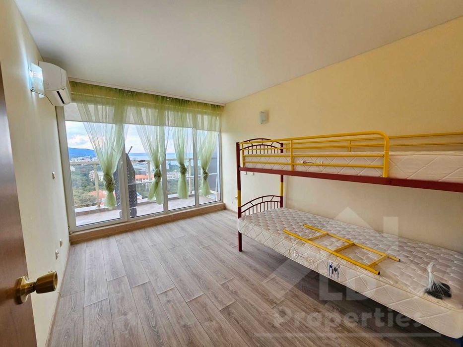 Просторен двустаен апартамент с изглед към морето, к.к."Чайка"