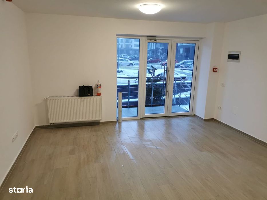 Spatiu comercial de vanzare zona Tractorul bloc nou