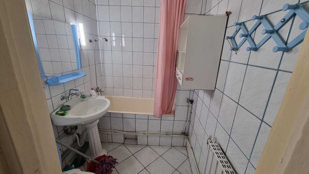 Inchiriez apartament zona str Petre Dulfu, 3 camere decomandat