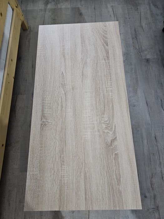 Vând măsuță de culoare Sonoma