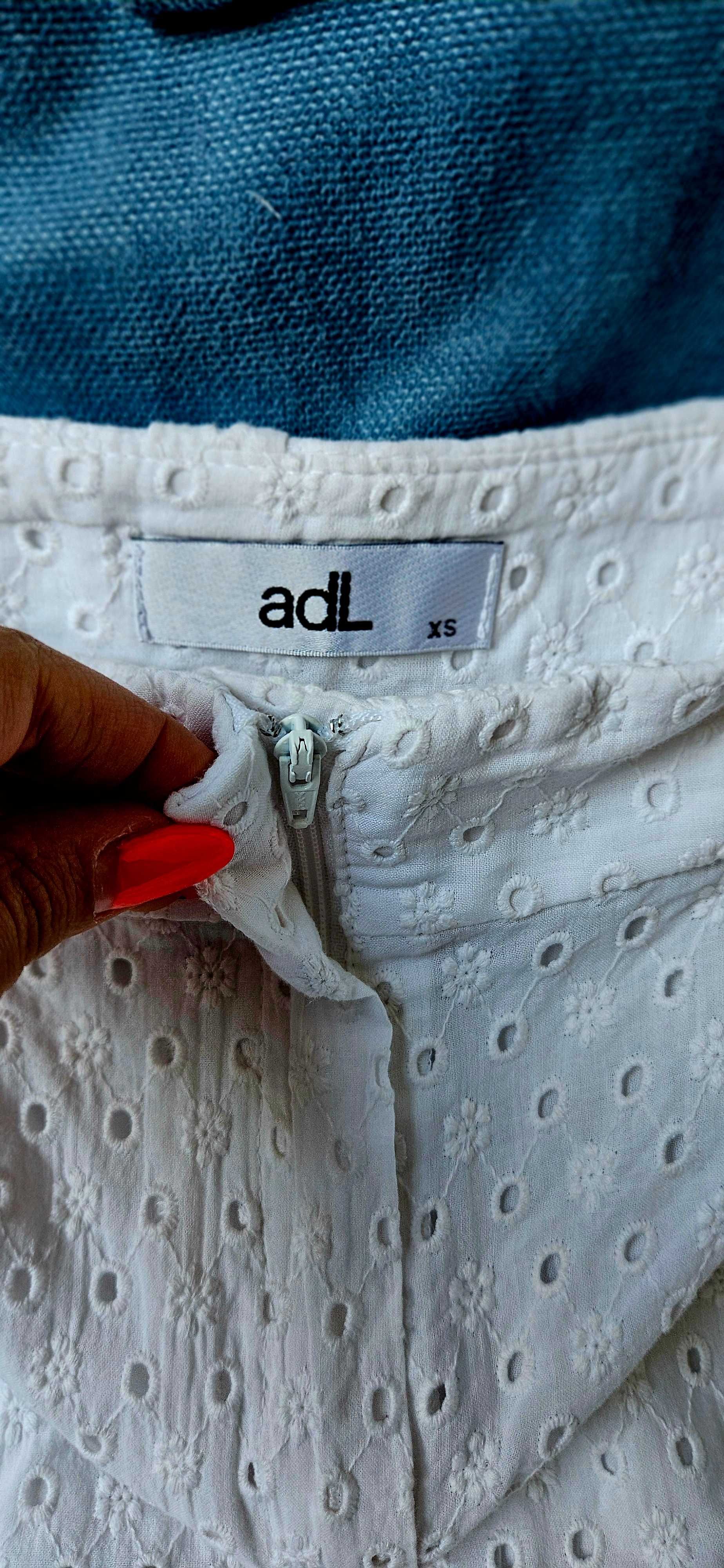 Fustă albă în formă de A, din broderie, mărime XS, 100% bumbac