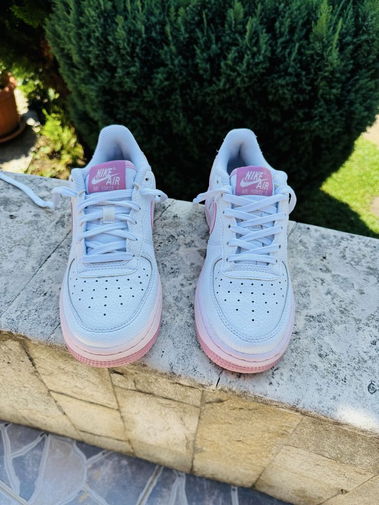 Дамски маратонки Nike Air Force 1