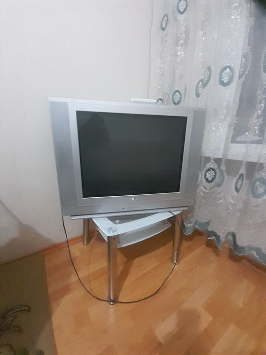 Телевизор в отличном состояние