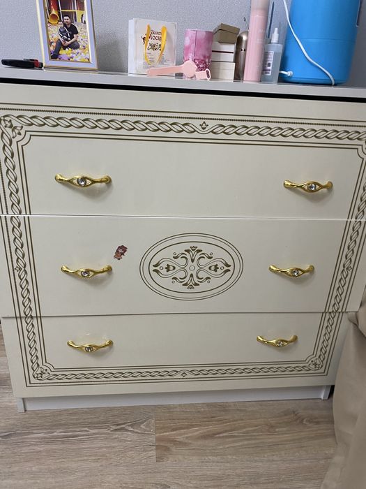 Продаю спальный гарнитур