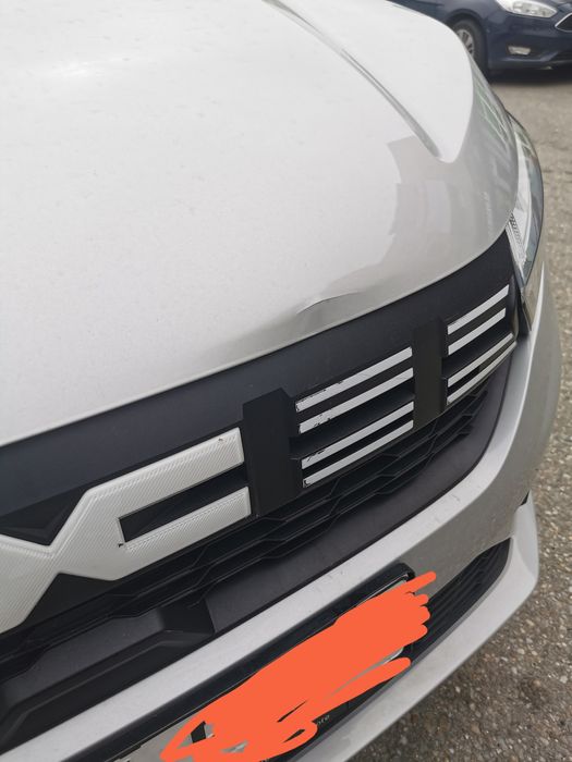 Vând capota+grila logan 3/2023