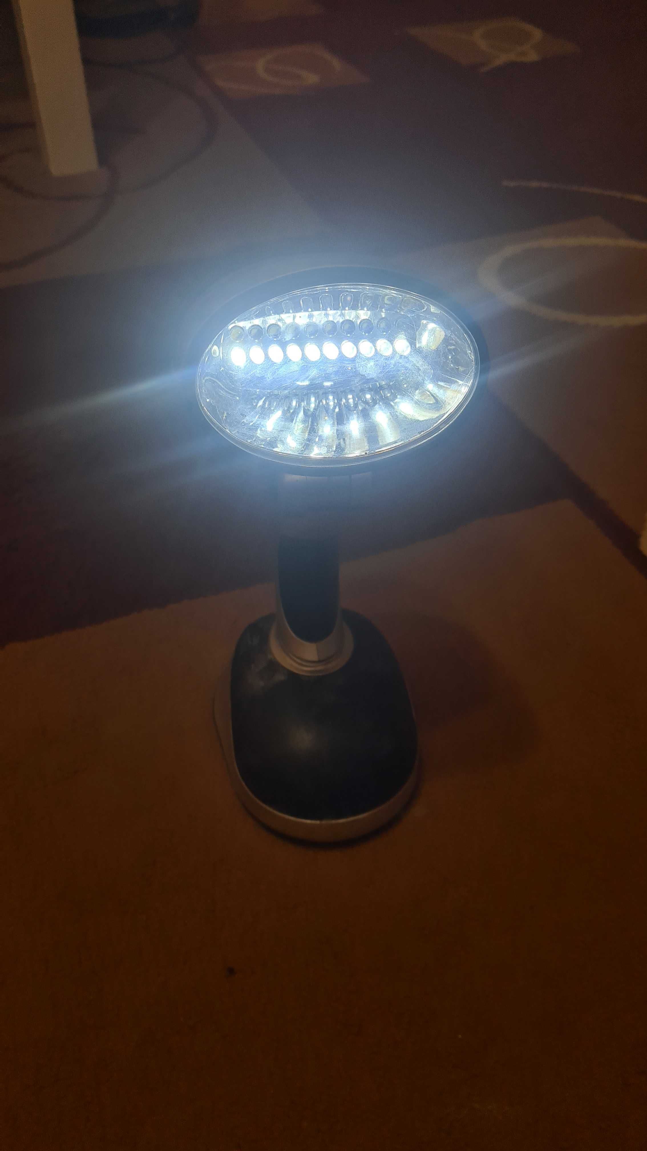 Lampa de birou cu LED alb cu baterii