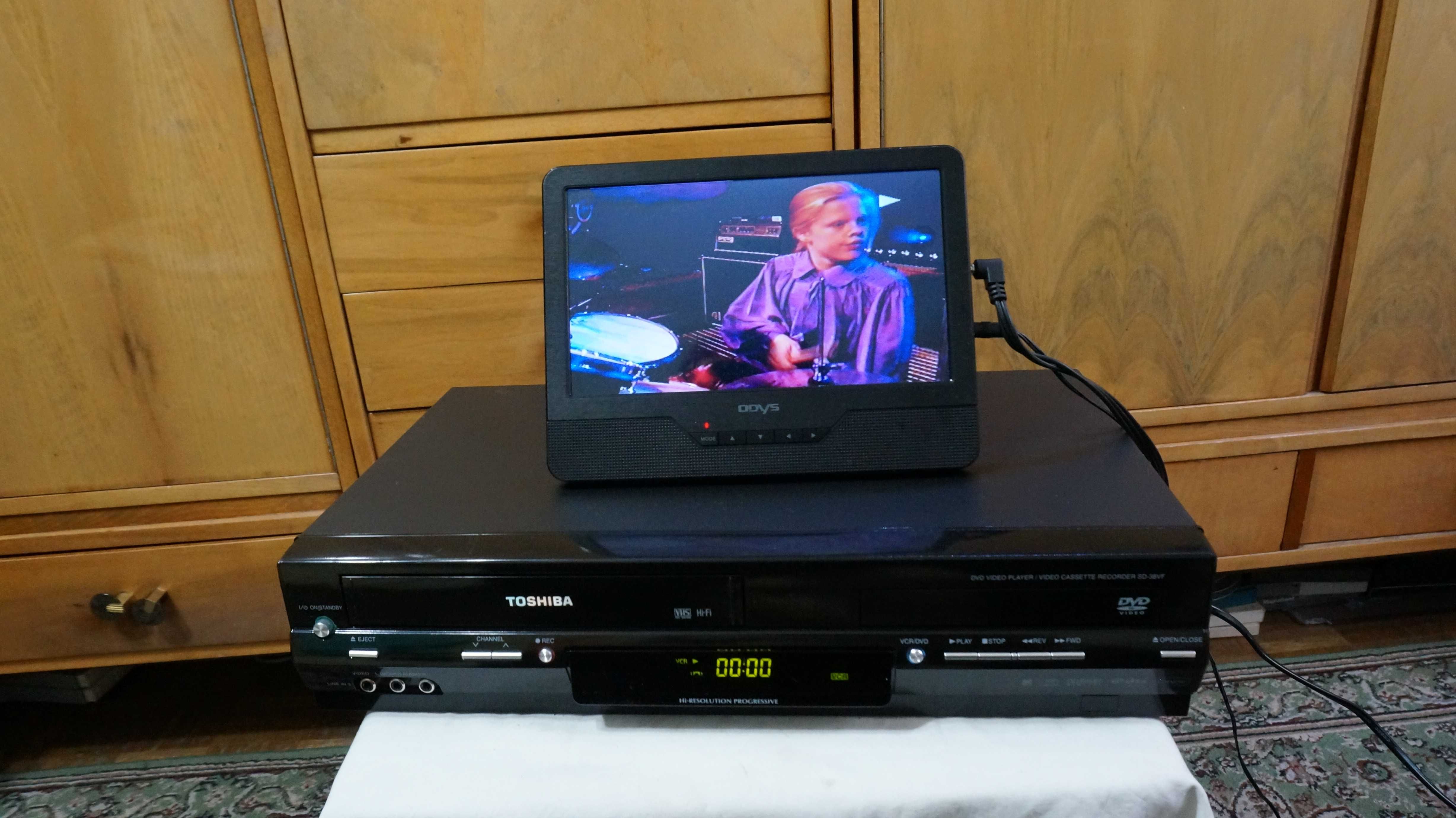 Video recorder VHS combo cu DVD player Toshiba SD-38