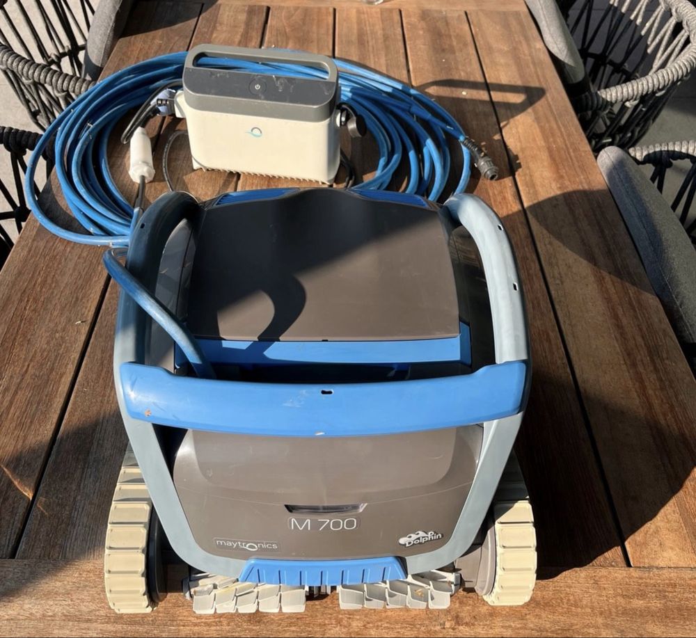 ROBOT DE PISCINA Maytronics Dolphin M700 cu telecomanda BT Germania