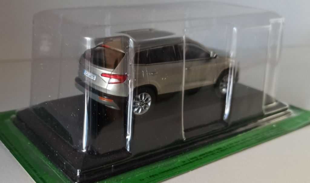 Macheta Skoda Karoq 2017 silver SUV - IXO/DeAgostini 1/43