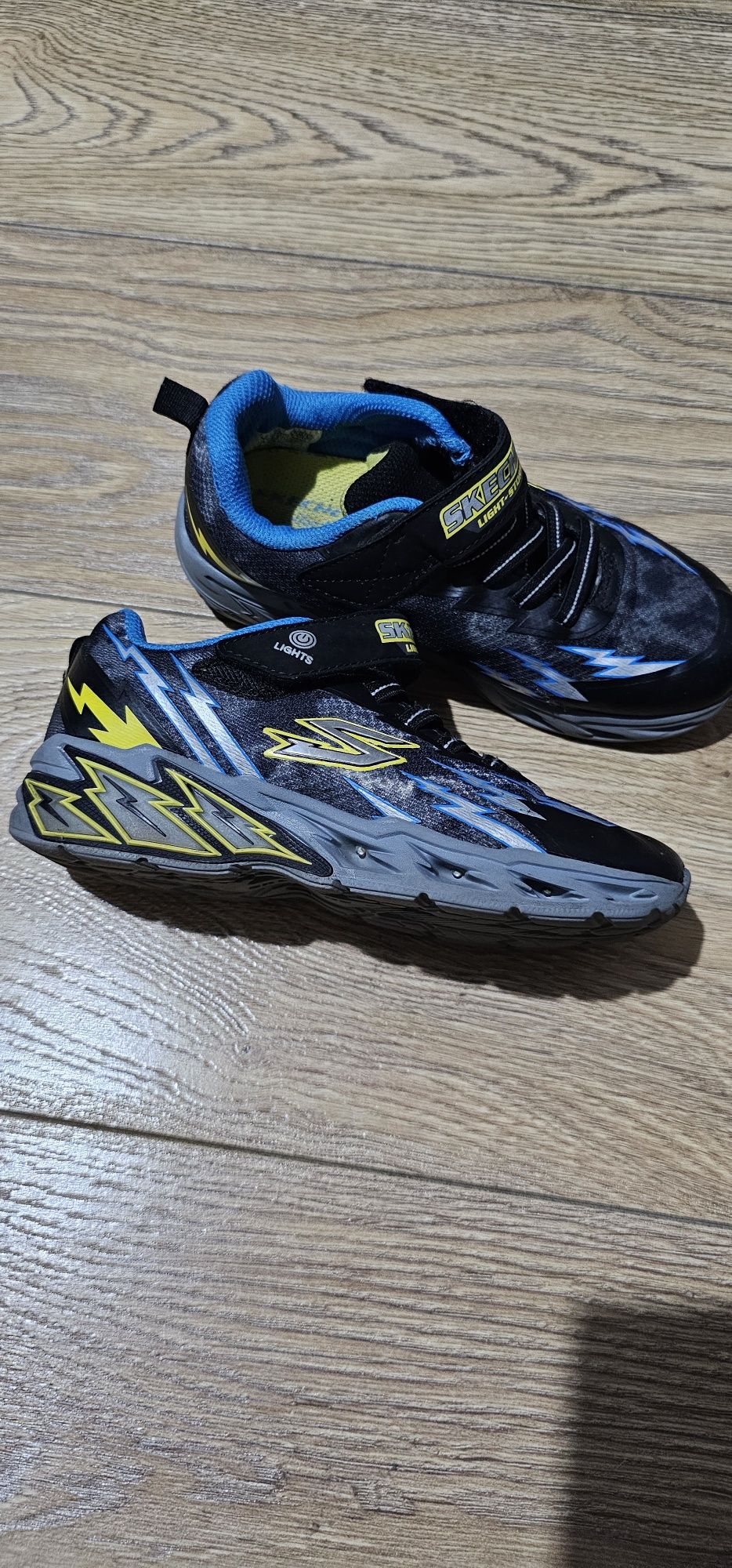 Adidasi Skechers copii