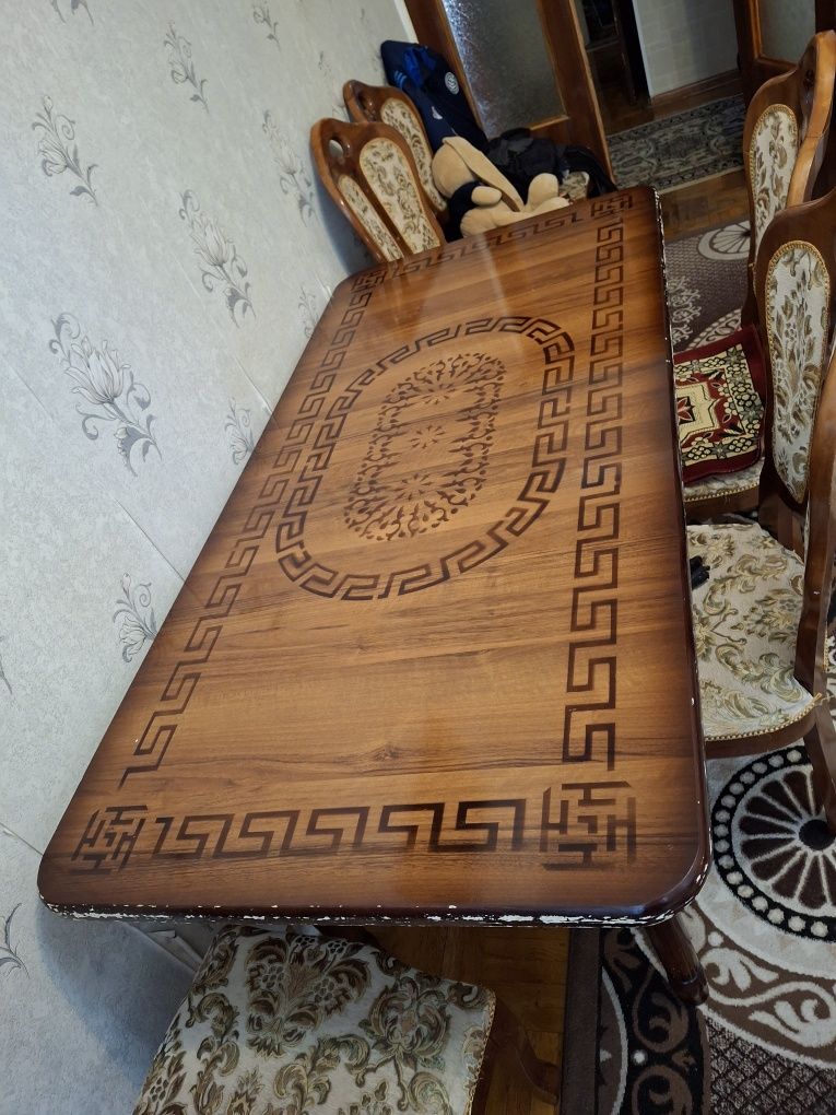 Продается стол и 6 стульев