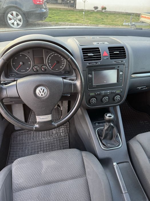 Vând Golf V 2.0TDI