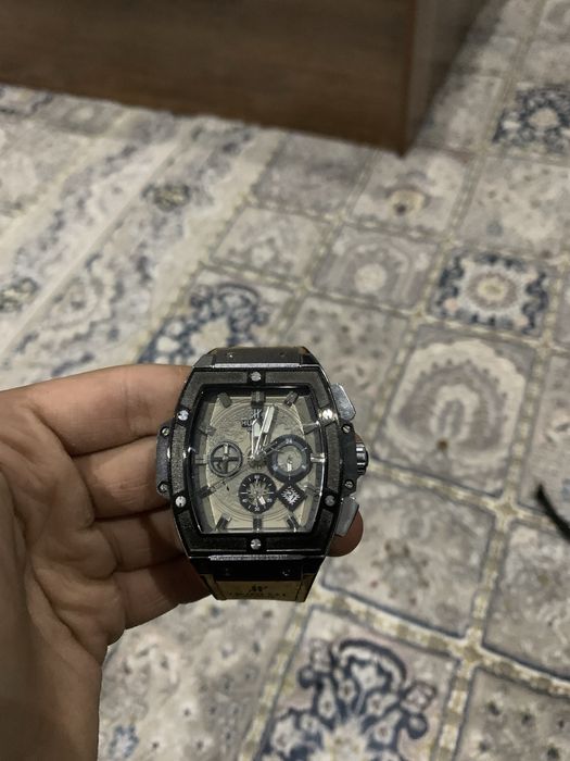Часы HUBLOT Новый