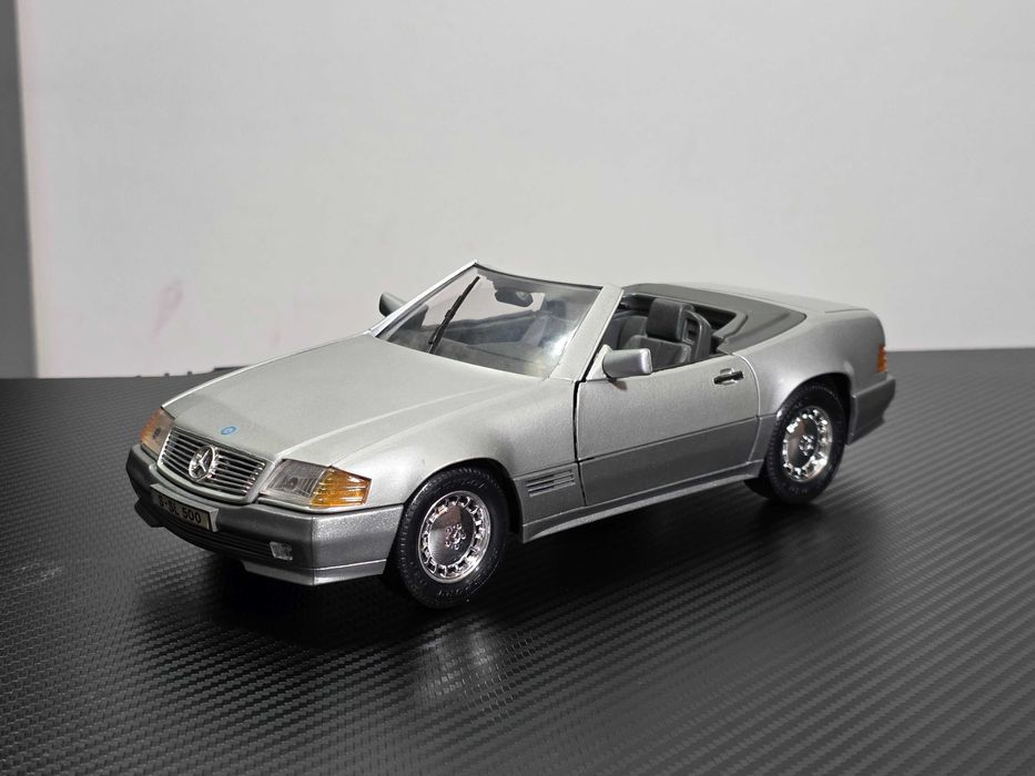 Macheta Auto 1/18 Revell Mercedes Benz 500 SL 1989 Gri