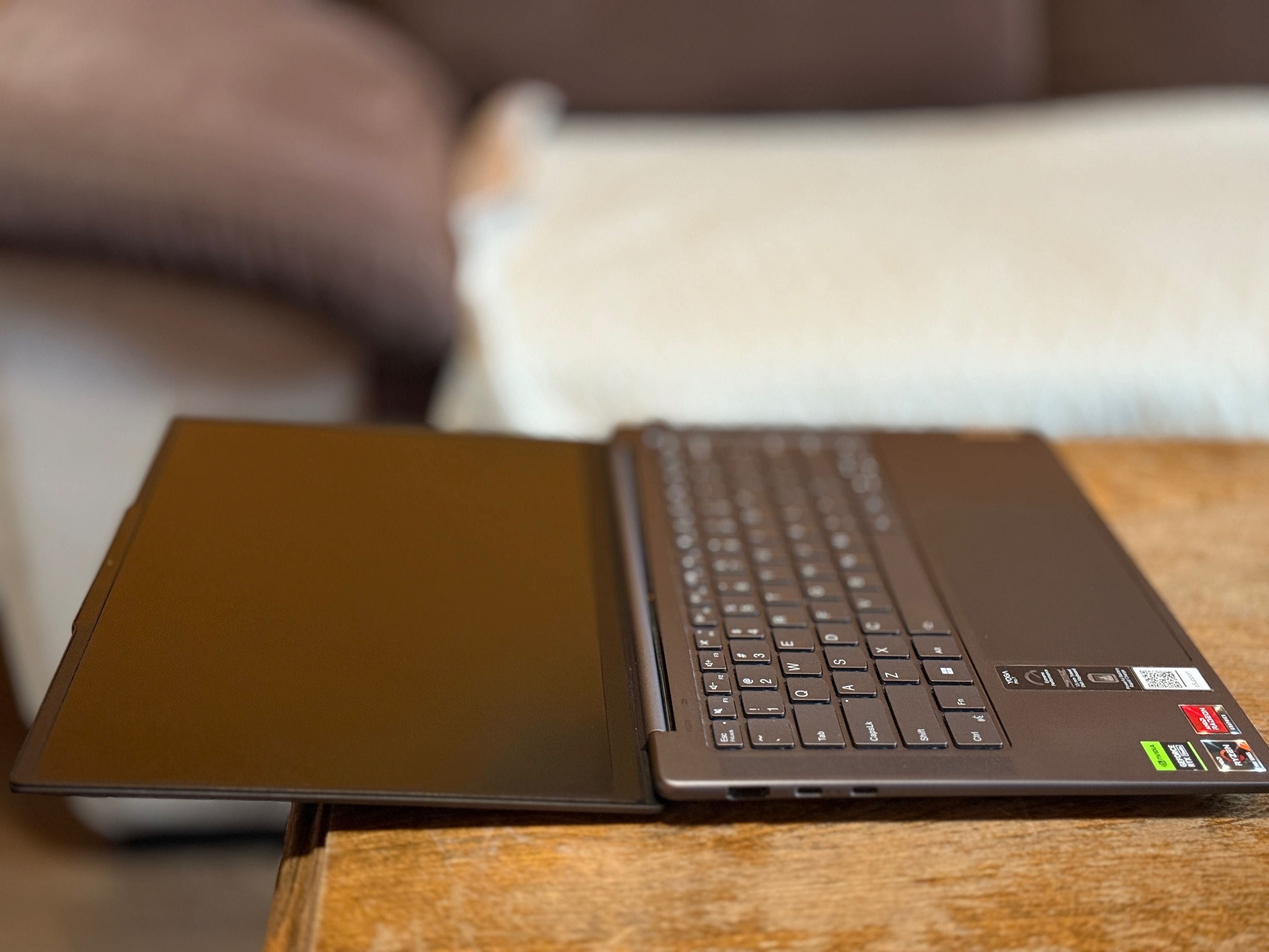 Бизнес Лаптоп Lenovo Yoga Pro 7 с RTX 3050 - гаранционен