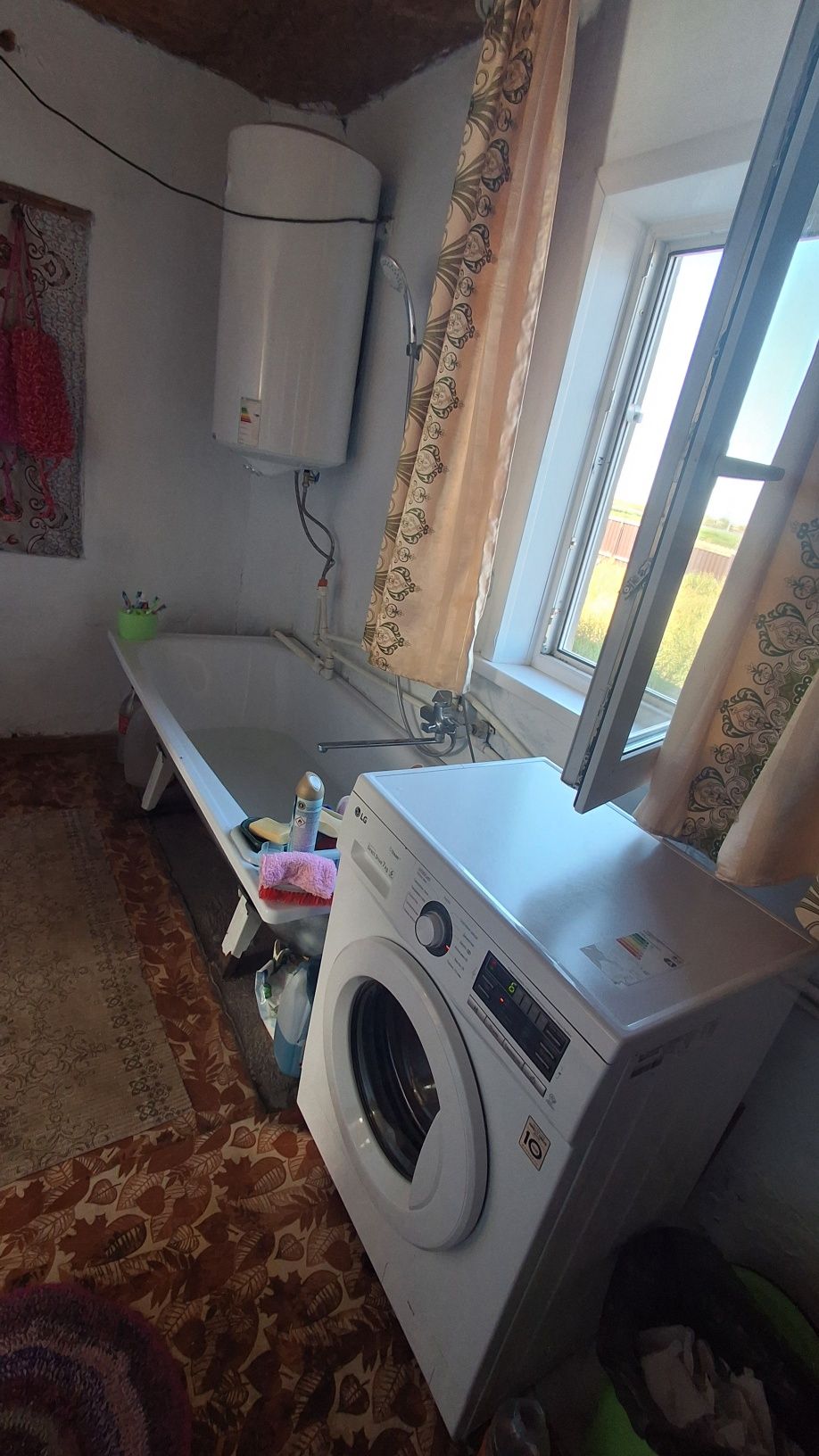 Срочно продаётся большой дом .