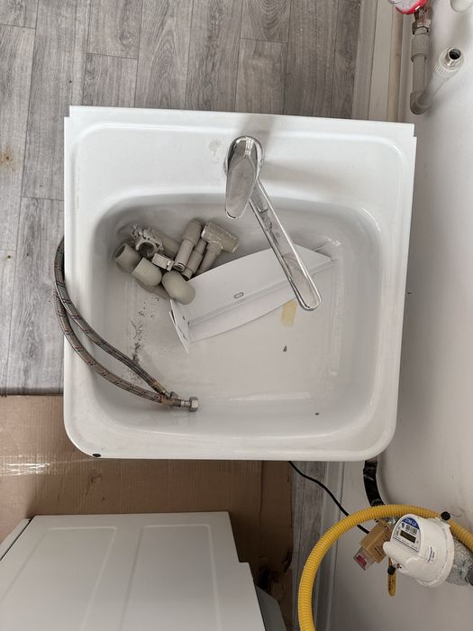 Раковина со смесителем