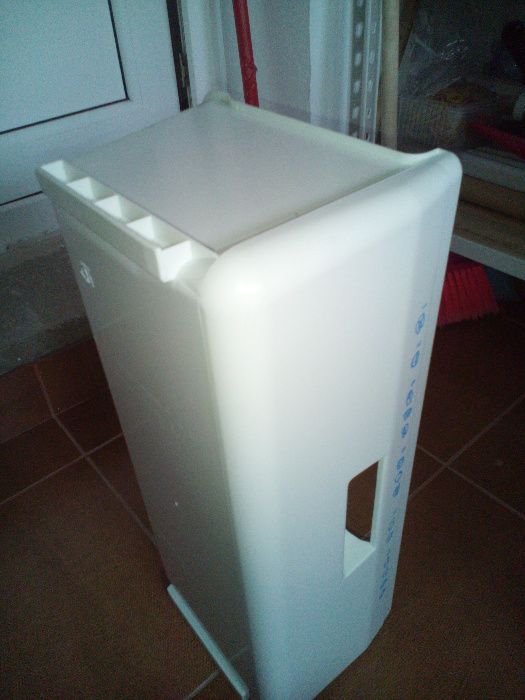 De vânzare cutie congelator ptr. combină frigorifică Whirlpool
