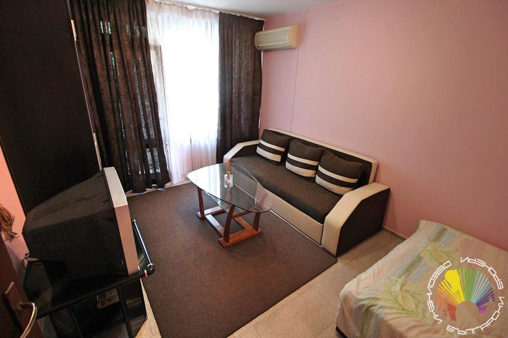 Дава се под наем Двустаен апартамент в Бургас, Център - 50 кв.м за 331.5 € - Снимка #1