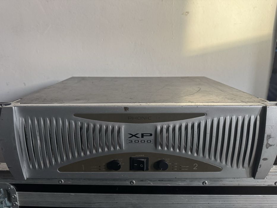 Amplificator phonic xp 3000.
