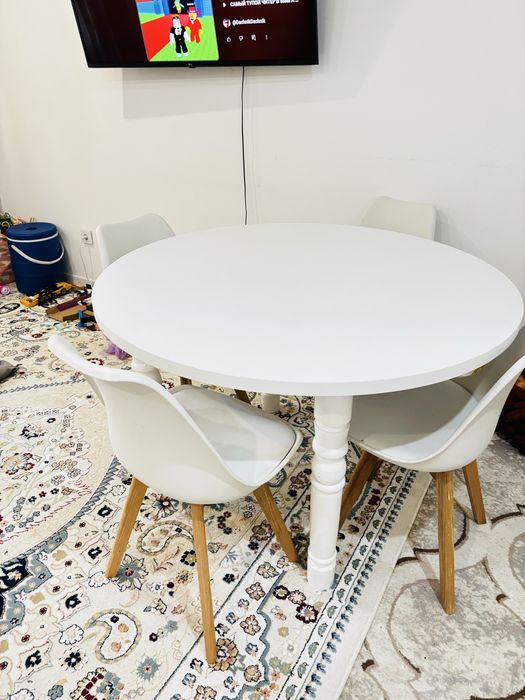 Продам кухонный белый стол