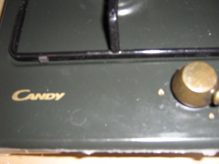 Plita Candy pe gaz si butelii galbene,aproate plina si goala