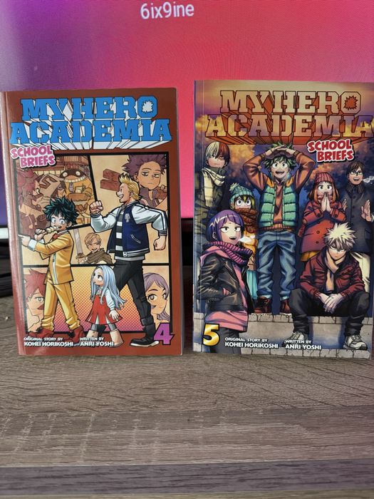 Продавам манги на attack on titan vol.3 , и my hero academia 5-те vola