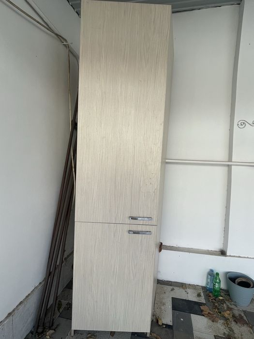 Шкаф большой для хранения товаров