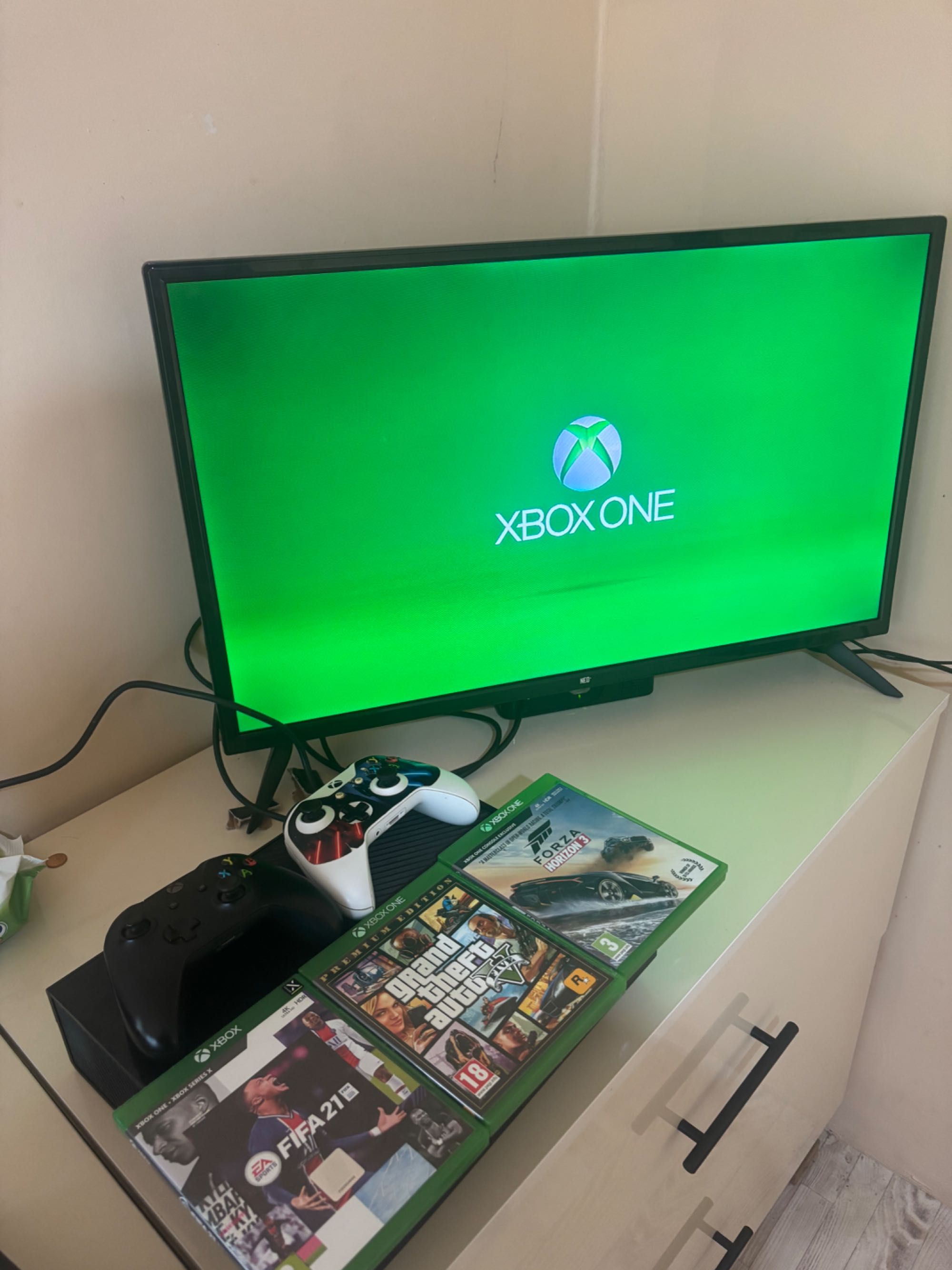 XBOX ONE С 2 конзоли и волан
