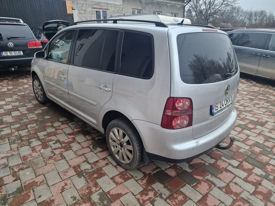 Vând touran 2.0 bkd 7 locuri
