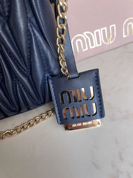 Miu Miu matelasse тъмносиня дамска чанта