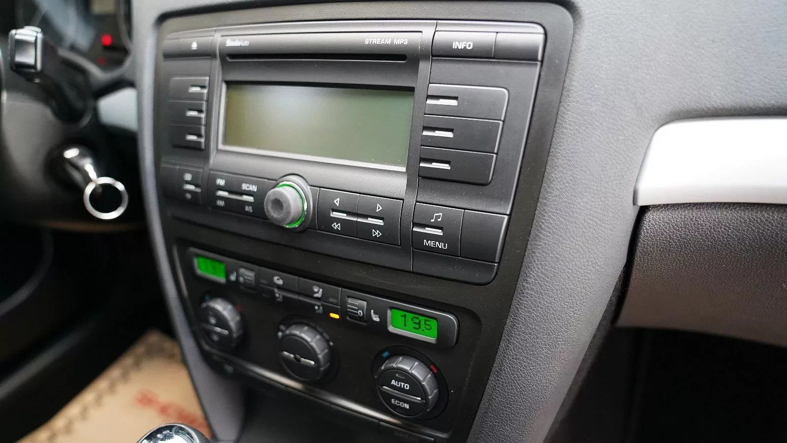 Închirieri auto, rent a car, Aeroport Bacău si Iasi de la 15 euro