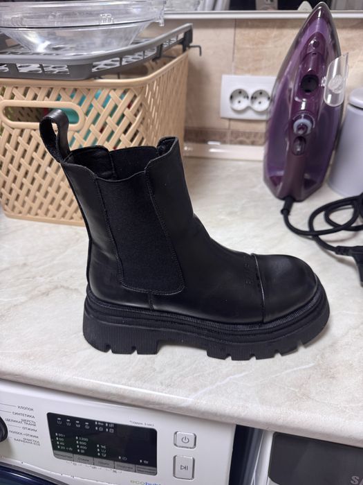 Сапоги зимние натуральная кожа , на размер маломерят , хорошо прдходит